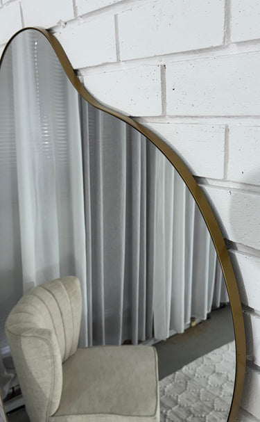 Lola Wave mirror in a black finish