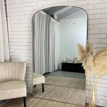 Arya Mirror